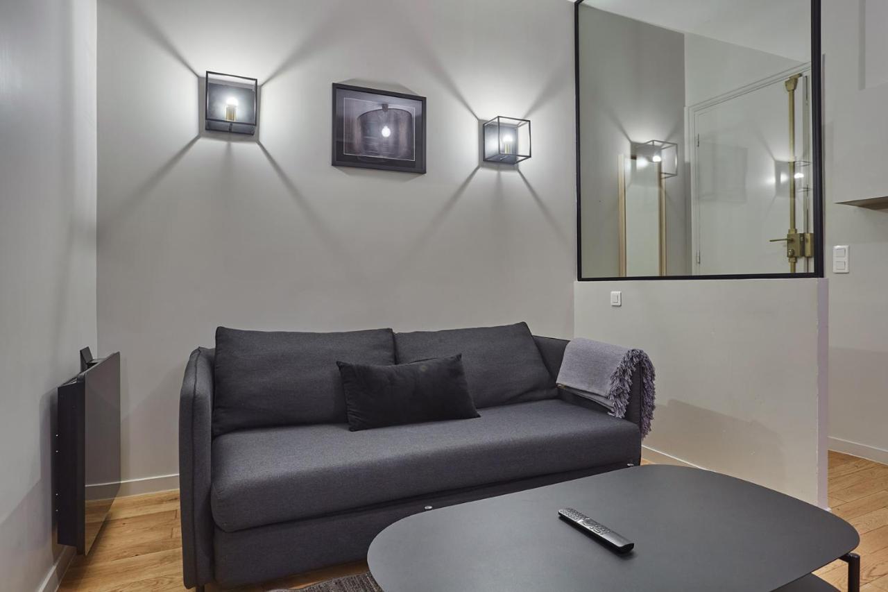 Apartment Center Of Paris By Studio Prestige Exterior photo